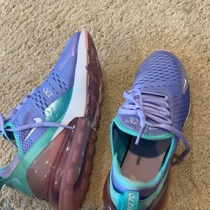Women Air Max. Size Youth 7. Women Size 9